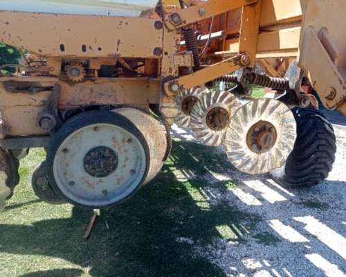 Sembradora Cele Plus 7000 de 14 a 52 con Monitor