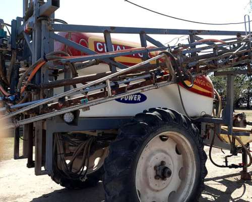 Pulverizador de Arrastre de 4200 Lts. Marca Cinalfor.