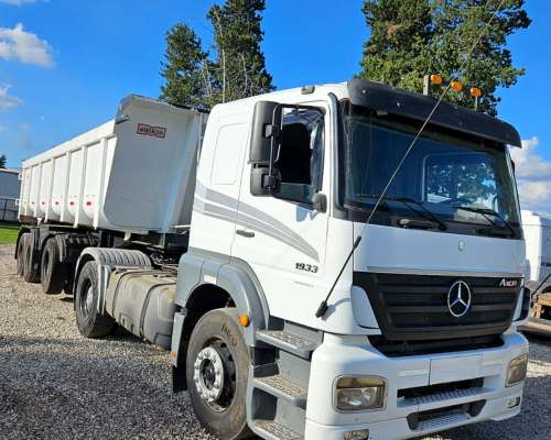 Axor 1933 Modelo 2012 y Montenegro 2+1 Modelo 2019 27m3