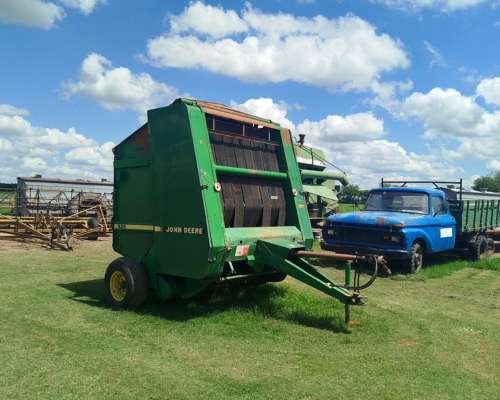 Rotoenfardadora John Deere 535 - en Funcionamiento.