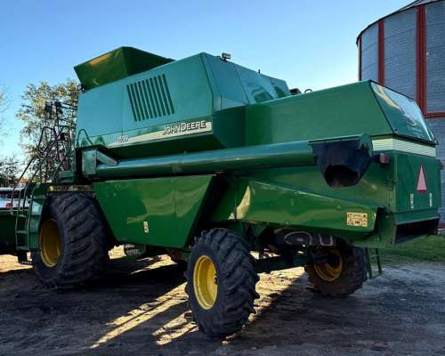 John Deere 1550. Horas Motor 8000.