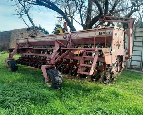 Sembradora Bertini 32000 - 16 a 52 Neumatica - Fert en Linea