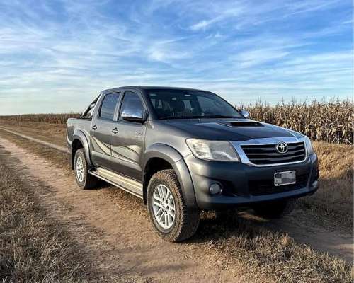 Vendo Toyota Hilux SRV 3.0 4X4 MT 2015
