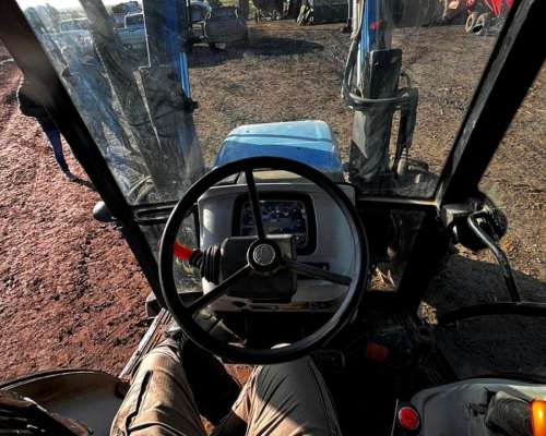 Tractor New Hollands TD5.110 con Pala OM
