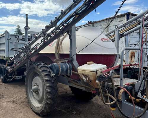 Pulverizadora de Arrastre Ombu 3000 L Full Computadora