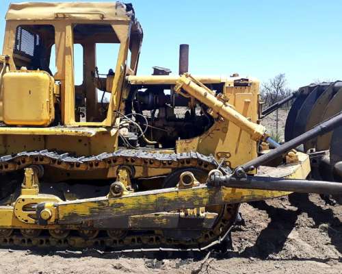 Topadora Caterpillar D7g. Serie Alta. en Marcha.