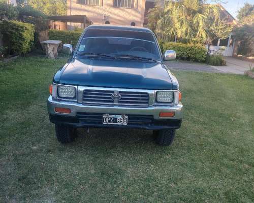 Camioneta Toyota SR5 4X4