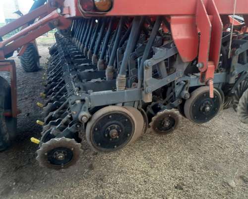 Sembradora Juber 6400 de 33 Líneas a 19