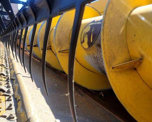 Cosechadora New Holland CR 6080 año 2016 con 30