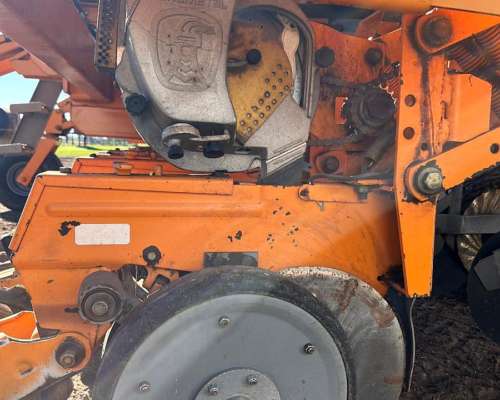 Sembradora Agrometal TX Mega 22 Surcos a 35- Neumática- DVA
