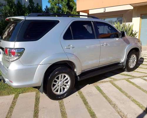 Toyota Hilux SW4 3.0 SRV 4X4 2013 Impecable, 196mil Reales
