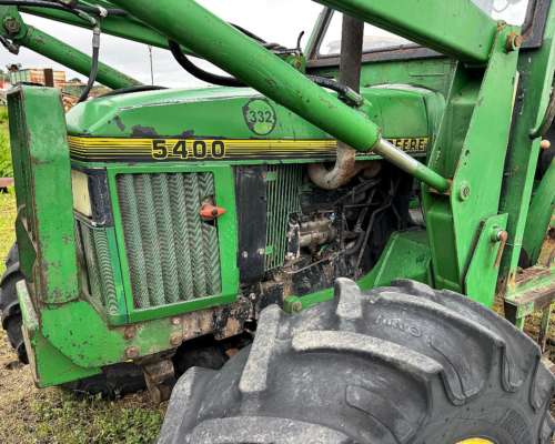 John Deere 5400 con Pala