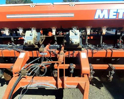 Sembradora Metar 4200 con Alfalfero