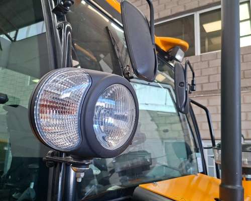 Retroexcavadora Europea Cukurova 884 con Plan Agro