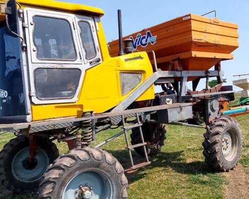 Fertilizadora Barbuy, de 2200 Kilos