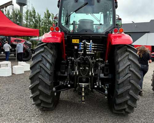 Tractor Traxor TD1304 130 HP Cabina de Lujo 4X4 3 Puntos
