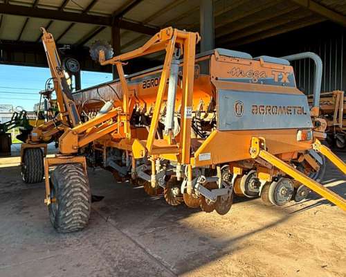 Agrometal TX Mega 13 a 52, año 2010, Doble Fertilización.