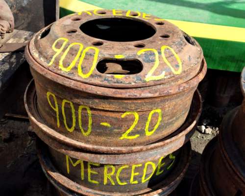 Llantas Tamaño 900-20 Mercedes.