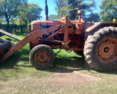 Tractor Usado Marca Fiat 60 con Pala sin Cabina