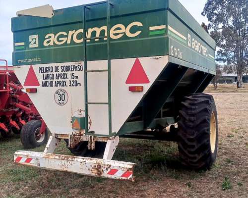 Tolva Agromec de 12-14 TN con Balanza
