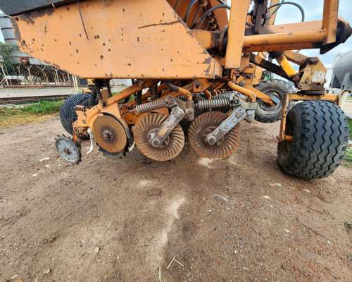 Sembradora Agrometal MX 33 a 21 Grano Fino con Alfalfero