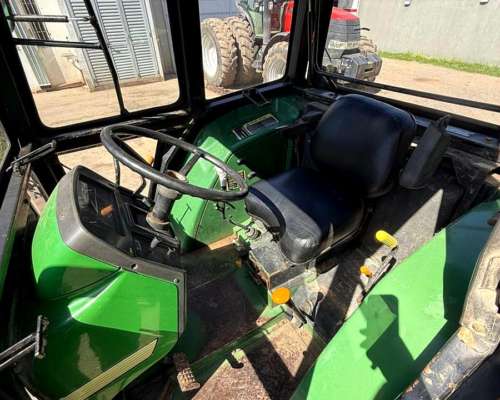 Tractor John Deere 5705 con Cabina