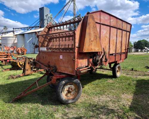 Carro Forrajero Mainero B 370 de 14 M3 con Acarreardor